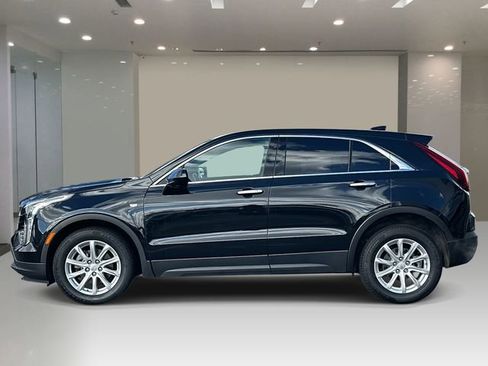 Used 2022 Cadillac XT4 Luxury w/ Trailering Package AWD/4WD image 2