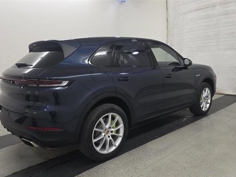 Used 2025 Porsche Cayenne E-Hybrid w/ Premium Package Plus AWD/4WD image 4