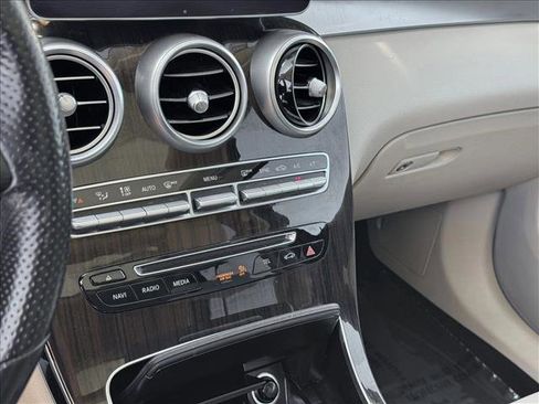 Used 2019 Mercedes-Benz GLC 300 4MATIC image 17