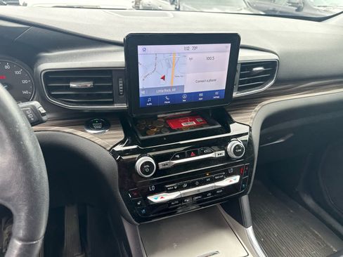 Used 2021 Ford Explorer Limited w/ Equipment Group 301A image 8