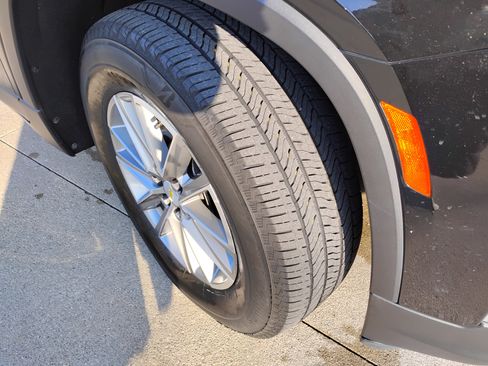 Used 2023 Chevrolet Traverse LT w/ LPO, Floor Liner Package image 28