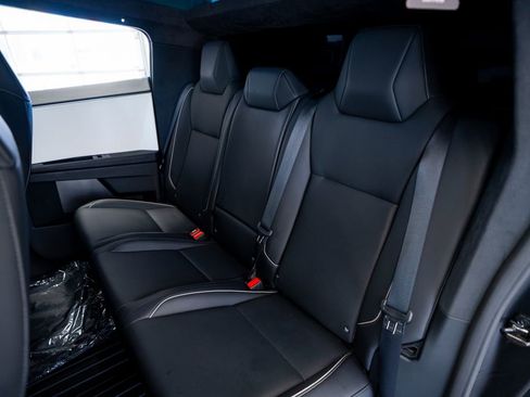 Used 2024 Tesla Cybertruck AWD Crew Cab image 38