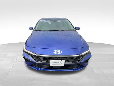 Certified 2024 Hyundai Elantra Limited FWD image 3