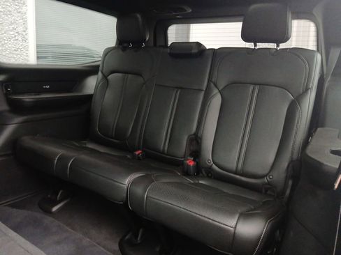 Used 2023 Jeep Wagoneer 4WD w/ Premium Group I image 5