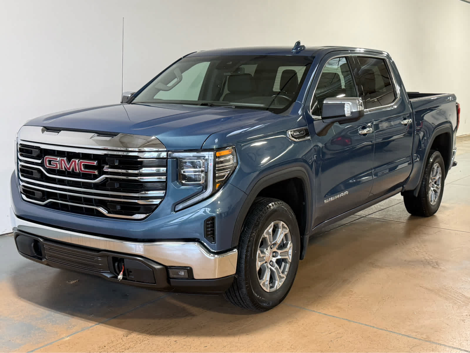 Used 2024 GMC Sierra 1500 SLT AWD/4WD image 1