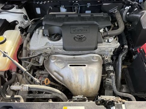 Used 2018 Toyota RAV4 XLE FWD image 32