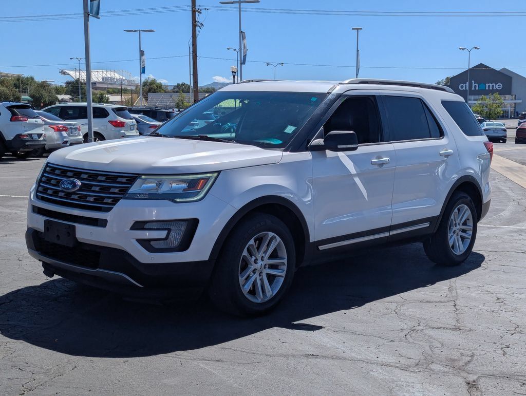 Used 2017 Ford Explorer XLT w/ Equipment Group 202A FWD image 9
