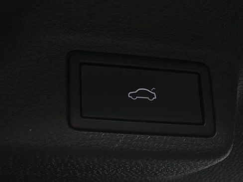 New 2025 Volkswagen ID. Buzz Pro S image 24