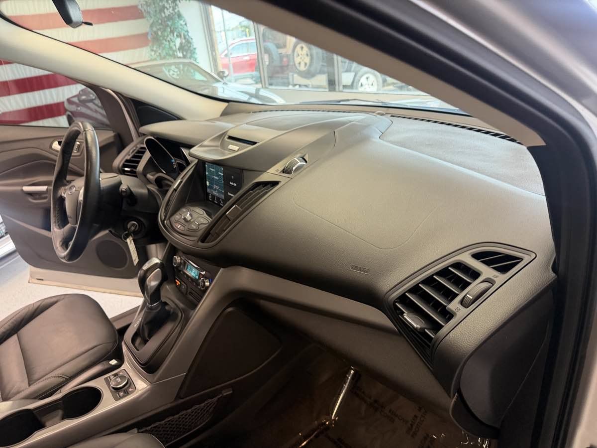 Used 2016 Ford Escape SE w/ SE Leather Comfort Package FWD image 14