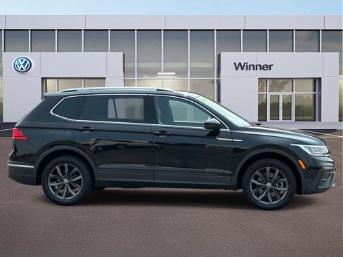 Used 2023 Volkswagen Tiguan SE w/ Panoramic Sunroof Package AWD/4WD image 6
