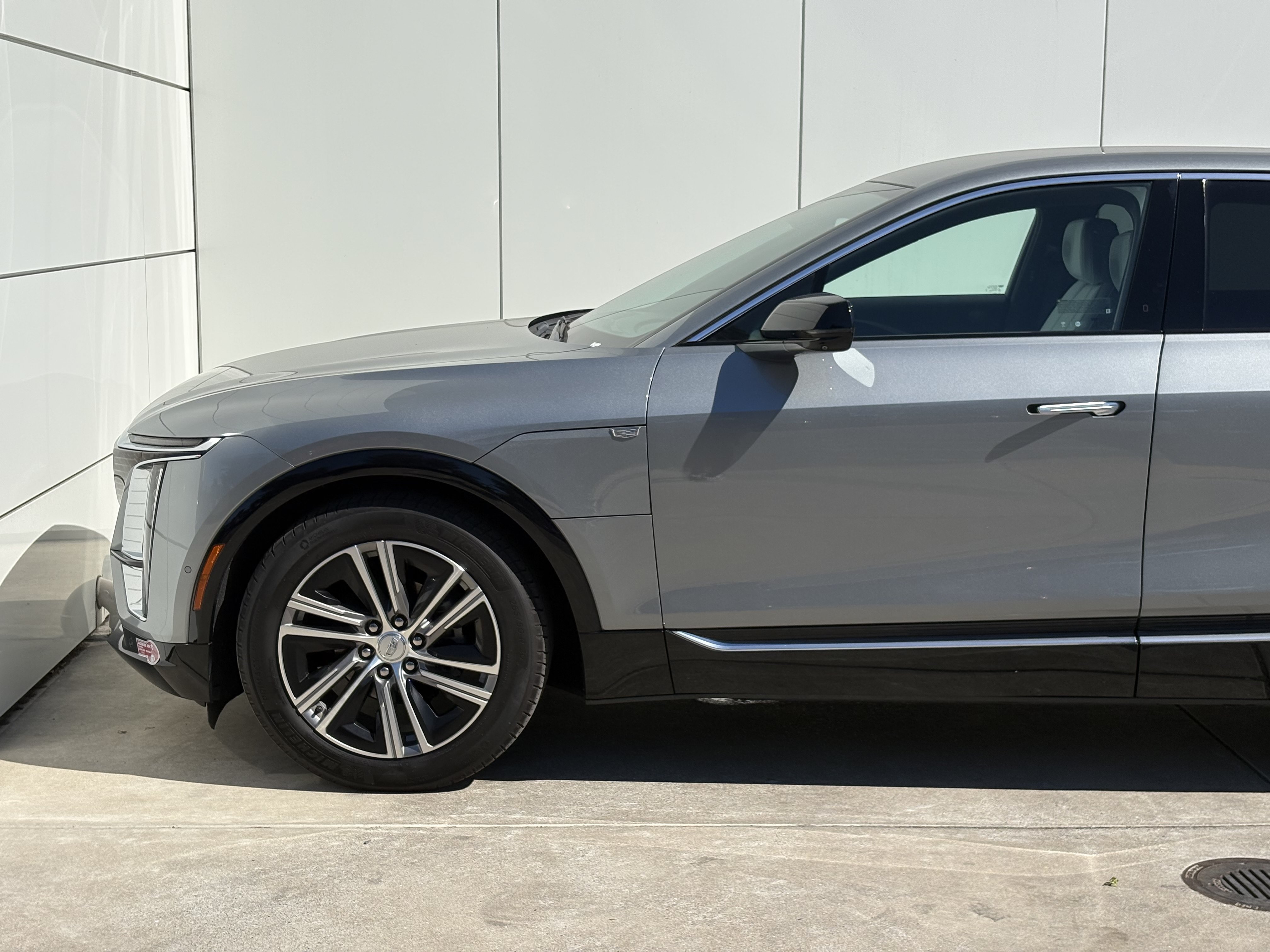 Used 2024 Cadillac Lyriq Luxury AWD/4WD image 5