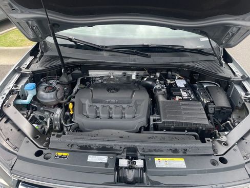 Used 2024 Volkswagen Tiguan SE w/ MDO Package, Two-Row image 30