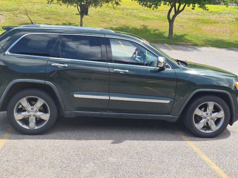 Used 2011 Jeep Grand Cherokee Overland AWD/4WD image 3