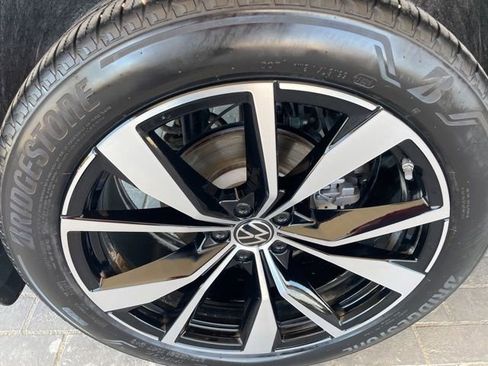 Used 2024 Volkswagen Atlas SEL Premium R-Line AWD/4WD image 37