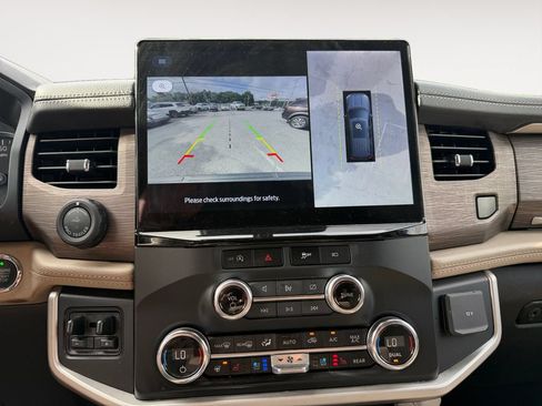 Used 2023 Ford Expedition Limited AWD/4WD image 9