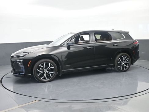 Used 2025 Toyota Crown Signia AWD/4WD image 2