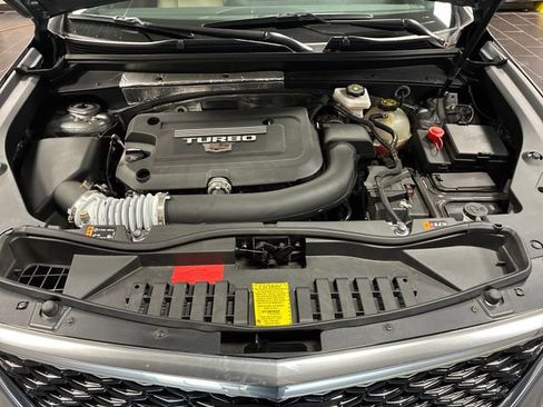Used 2024 Cadillac XT4 Luxury w/ Cold Weather Package FWD image 22
