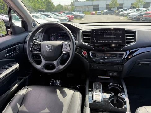 Used 2019 Honda Pilot Touring image 16