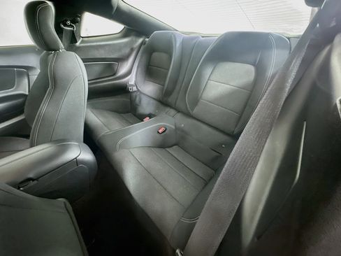Used 2015 Ford Mustang Coupe RWD image 25