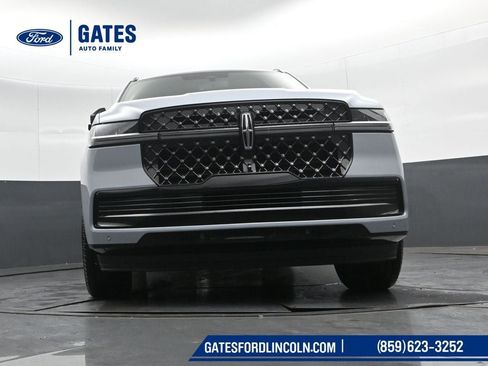 New 2025 Lincoln Navigator L Reserve w/ Jet Appearance Package image 38