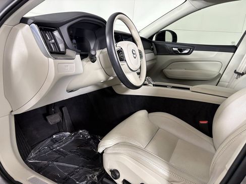 Used 2023 Volvo XC60 B5 Ultimate w/ Climate Package image 21