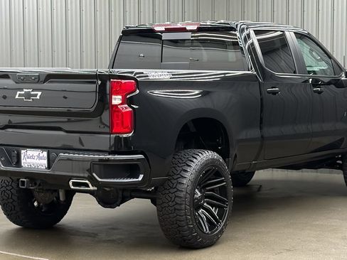 Used 2025 Chevrolet Silverado 1500 LT Trail Boss w/ Convenience Package II AWD/4WD image 5