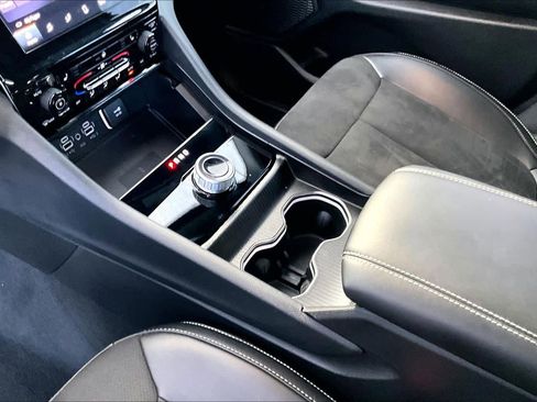 Used 2024 Jeep Grand Cherokee L Laredo image 16