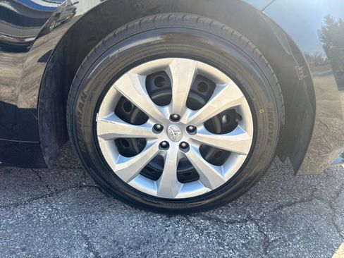 Used 2025 Toyota Corolla LE image 28