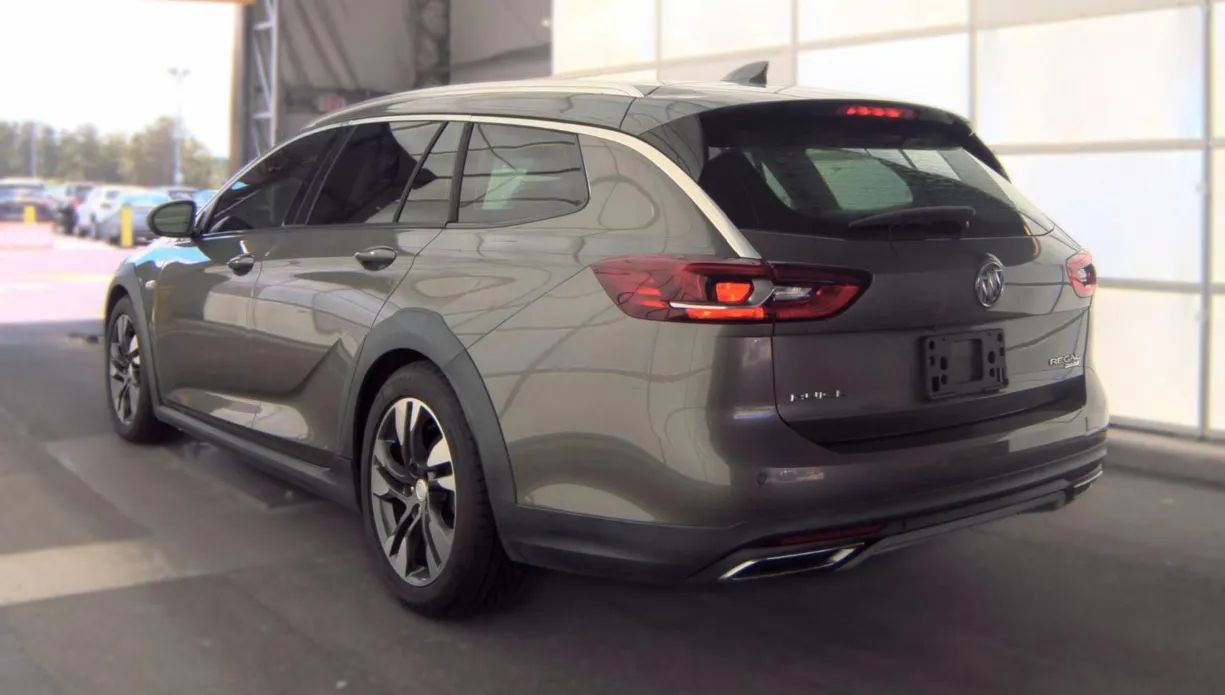 Used 2018 Buick Regal Essence w/ Driver Confidence Package #1 AWD/4WD image 4