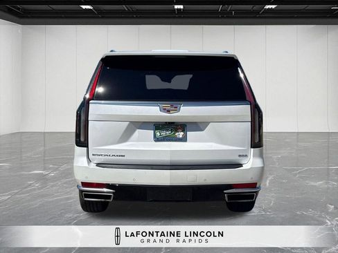 Used 2021 Cadillac Escalade ESV Premium Luxury w/ Driver Assist Tech Package AWD/4WD image 4