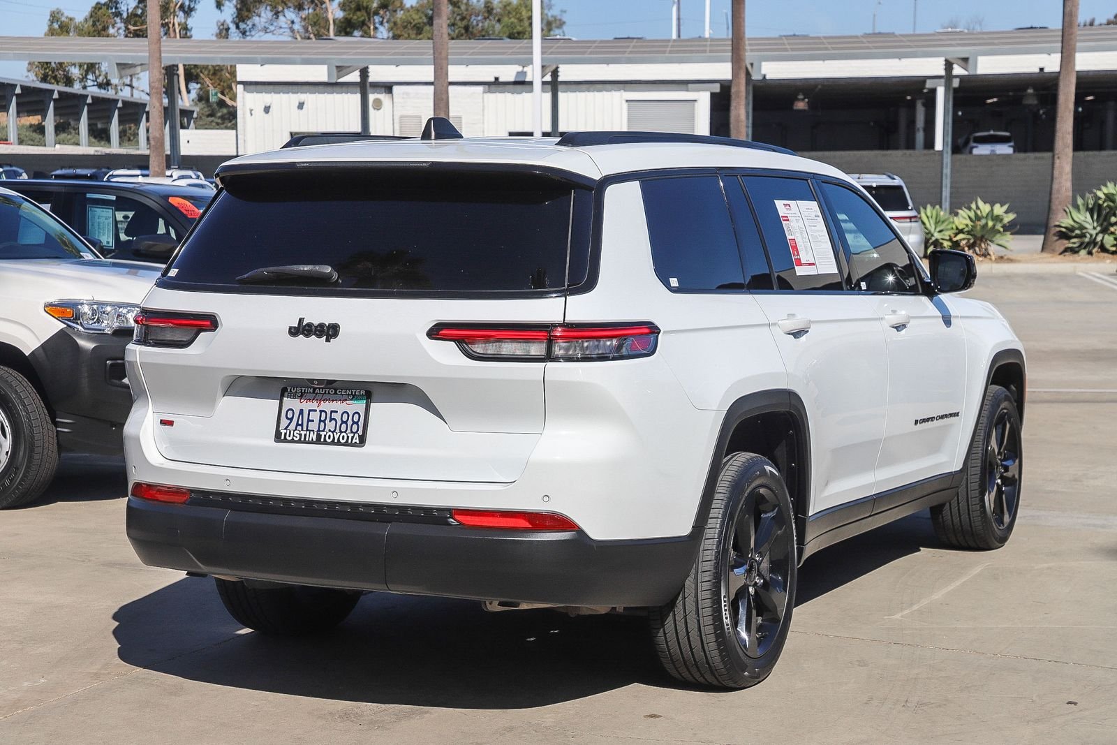 Used 2022 Jeep Grand Cherokee L Laredo RWD image 6