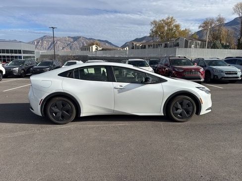 Used 2023 Toyota Prius Prime SE image 2