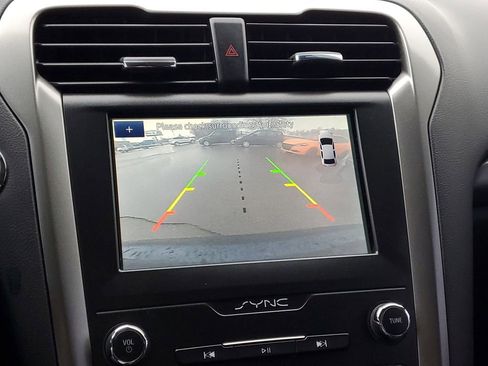 Used 2020 Ford Fusion SE image 22