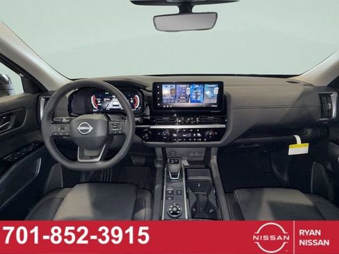 New 2026 Nissan Pathfinder SL AWD/4WD image 10