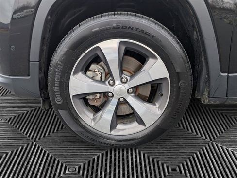 Used 2019 Jeep Cherokee Limited w/ Technology Group image 9