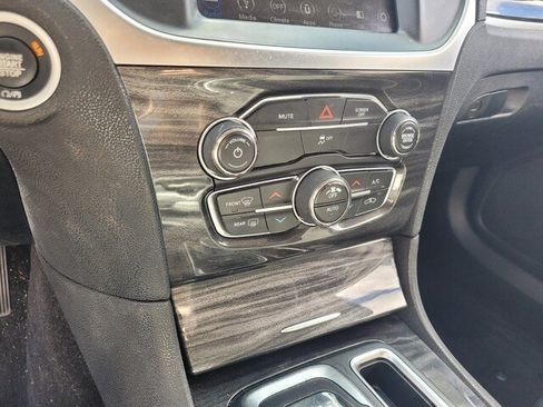 Used 2018 Chrysler 300 Touring image 19