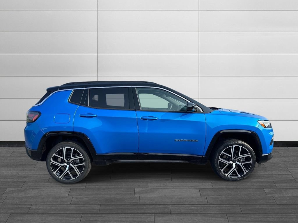 Used 2025 Jeep Compass Limited w/ Elite Group AWD/4WD image 2