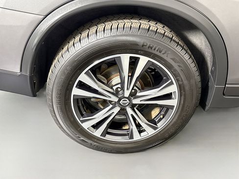 Used 2019 Nissan Rogue SV w/ Premium Package FWD image 33