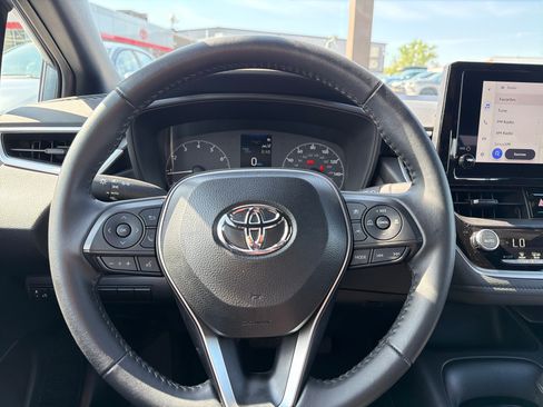 Used 2025 Toyota Corolla SE w/ Convenience Package FWD image 12