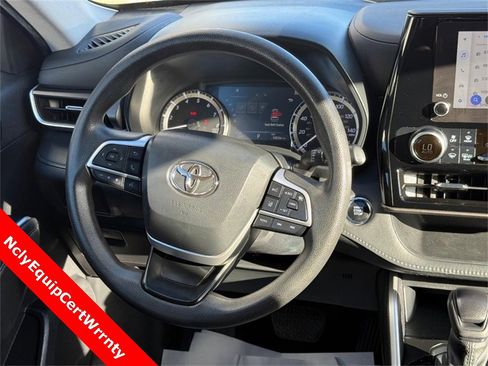 Used 2023 Toyota Highlander L image 11