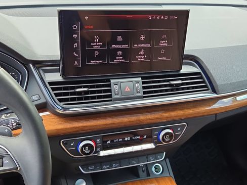 Used 2023 Audi Q5 2.0T Premium w/ Convenience Package AWD/4WD image 22
