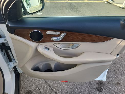 Used 2022 Mercedes-Benz GLC 300 4MATIC image 17