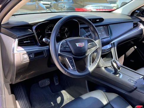 Used 2018 Cadillac XT5 Luxury w/ Driver Awareness Package image 18
