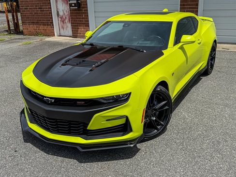 Used 2021 Chevrolet Camaro SS RWD image 6