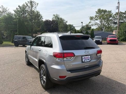 Used 2020 Jeep Grand Cherokee Laredo w/ Security & Convenience Group AWD/4WD image 3