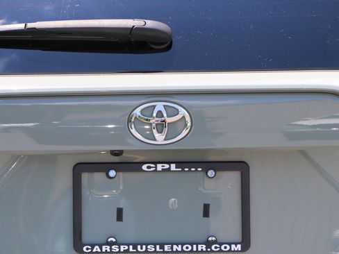 Used 2020 Toyota RAV4 XLE Premium AWD/4WD image 5