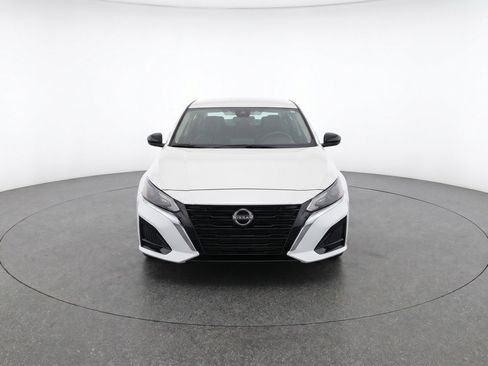 Used 2025 Nissan Altima 2.5 SV FWD image 2