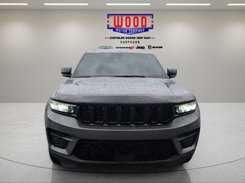 Used 2024 Jeep Grand Cherokee Altitude AWD/4WD image 15