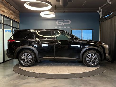Used 2022 Nissan Pathfinder S AWD/4WD image 2