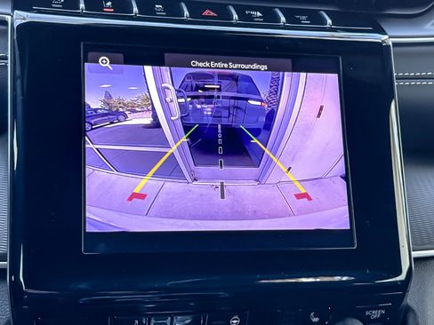 Used 2025 Jeep Grand Cherokee Altitude RWD image 25